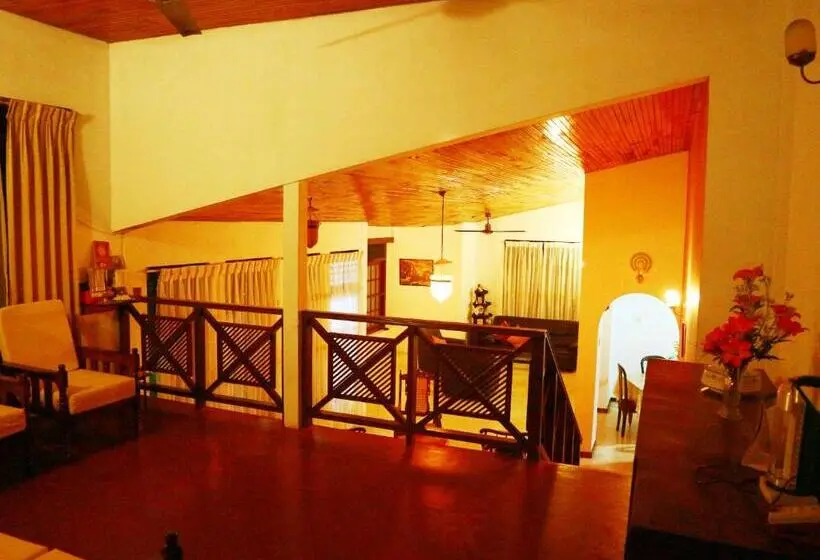 キングサイズベッドのデラックスルーム, Galle Rest Home