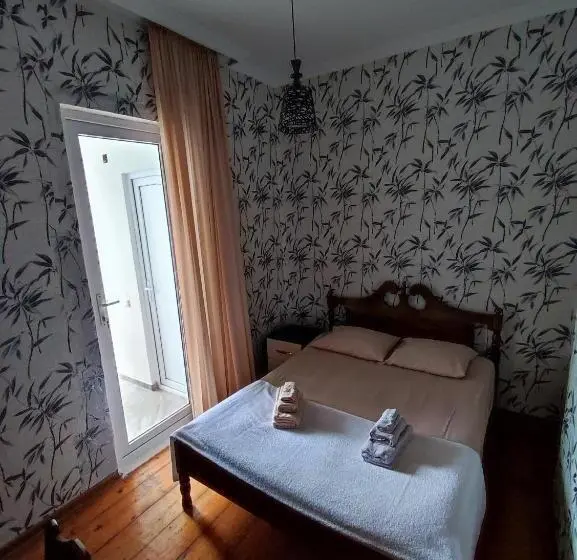 اتاق استاندارد با بالکن, Kobuleti Guest House