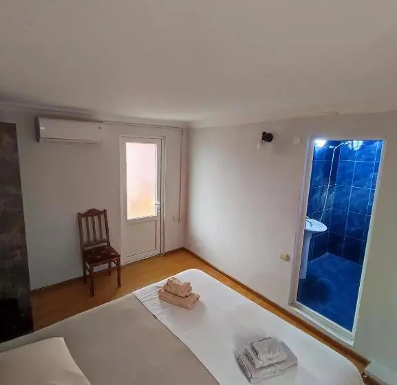 اتاق استاندارد با بالکن, Kobuleti Guest House