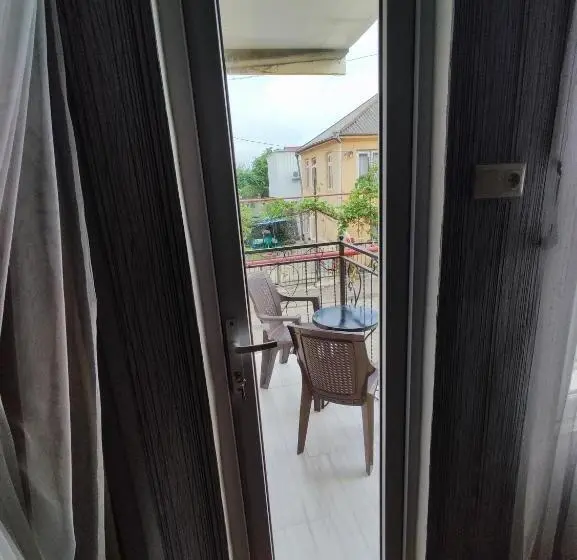 اتاق استاندارد سه نفره, Kobuleti Guest House