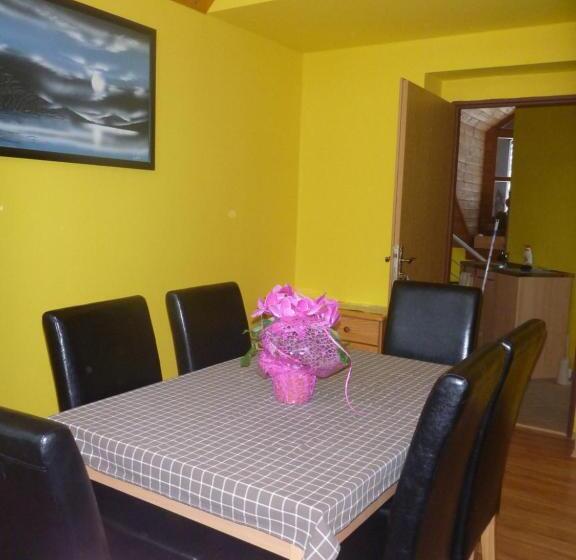 带2个卧室的公寓, Penzion Hakl