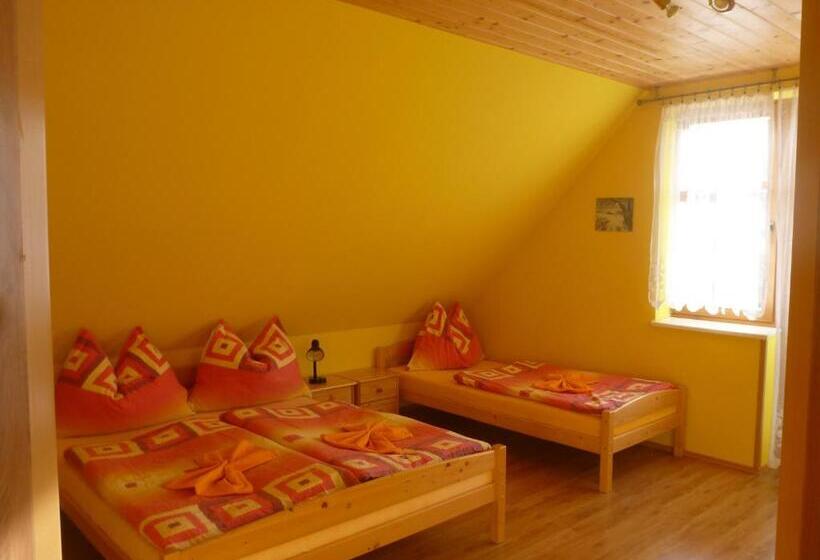 带2个卧室的公寓, Penzion Hakl