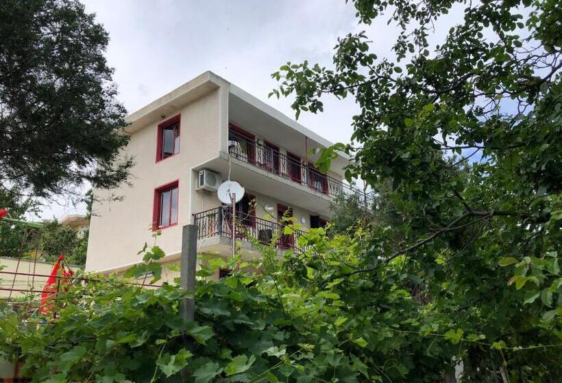 اتاق خانوادگی با چشم‌انداز جانبی دریا, Surf House Villa Rose I Po3a L
