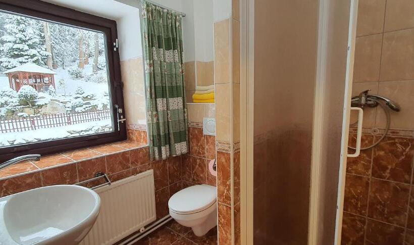 غرفة قياسية رباعية مزودة بشُرفة, Pension Vinkl