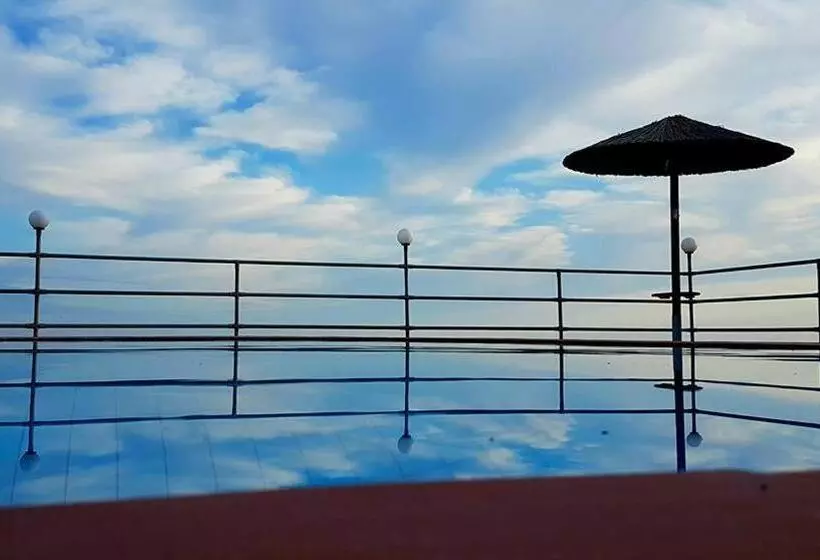 آپارتمان 1 خوابه همکف, Asteras Studios