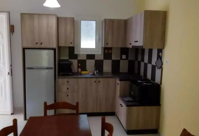 آپارتمان 1 خوابه همکف, Asteras Studios