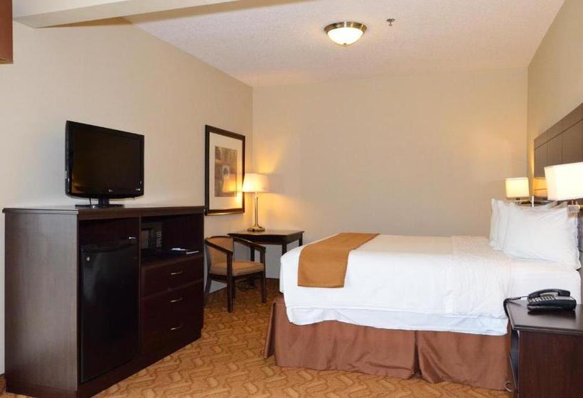 מיטת קינג בסוויטה, Cobblestone Inn & Suites  Lake View