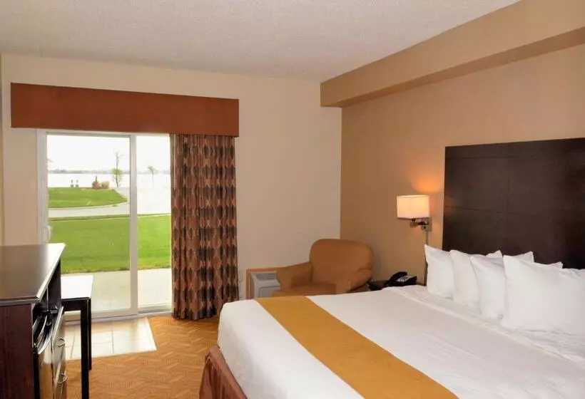 キングサイズベッドのスイートルーム, Cobblestone Inn & Suites  Lake View