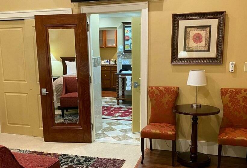 Deluxe Szoba Kind Size Bed, Dushore