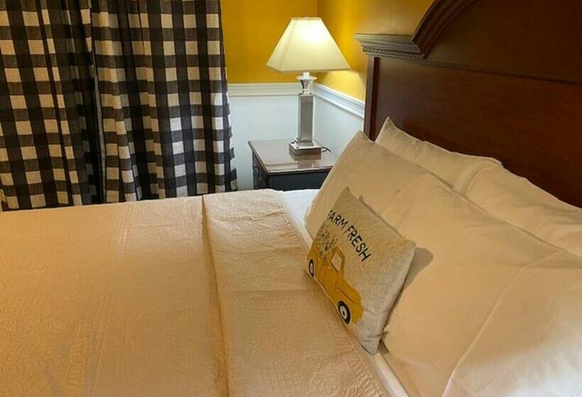 Superior Szoba King Size Bed, Dushore