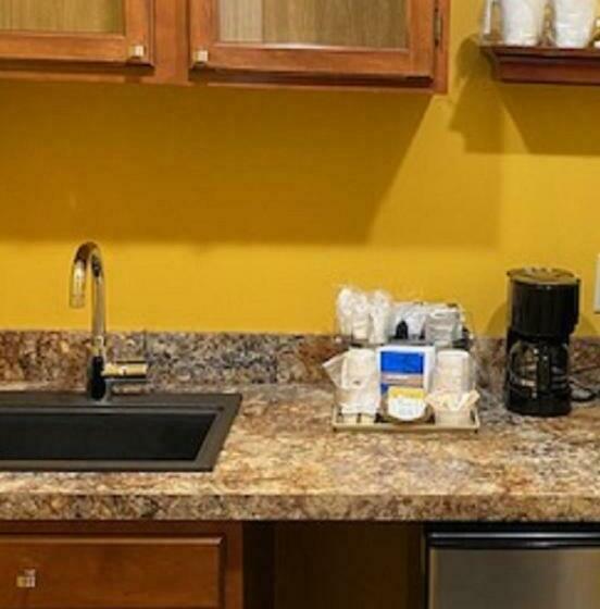 Superior Szoba King Size Bed, Dushore