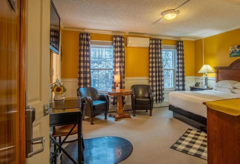 Superior Szoba King Size Bed, Dushore