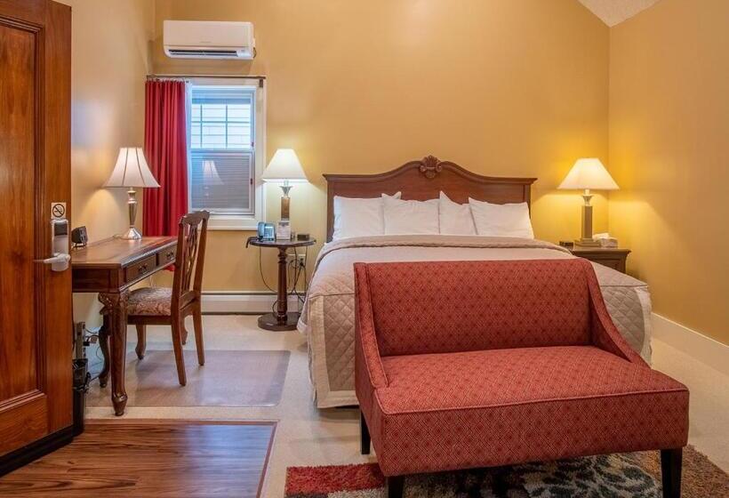 Deluxe Szoba Kind Size Bed, Dushore