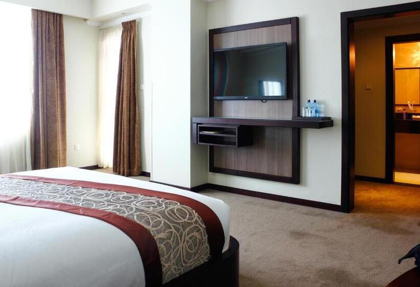 سوییت جونیور, Elilly International