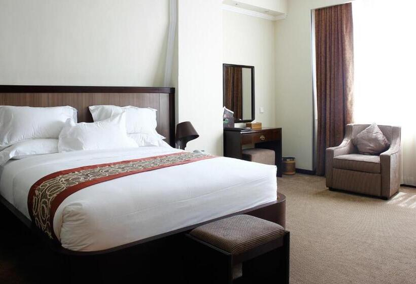 سوییت جونیور, Elilly International