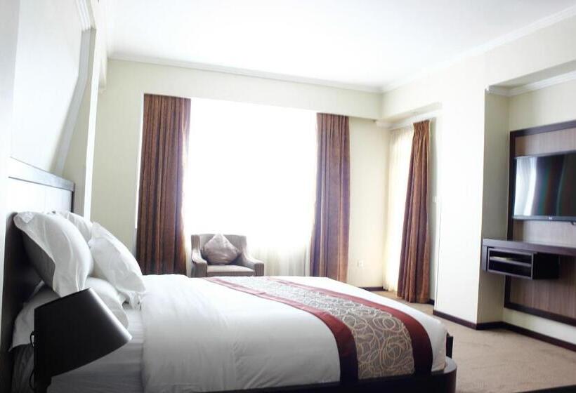 سوییت جونیور, Elilly International