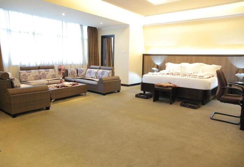 سوییت جونیور, Elilly International