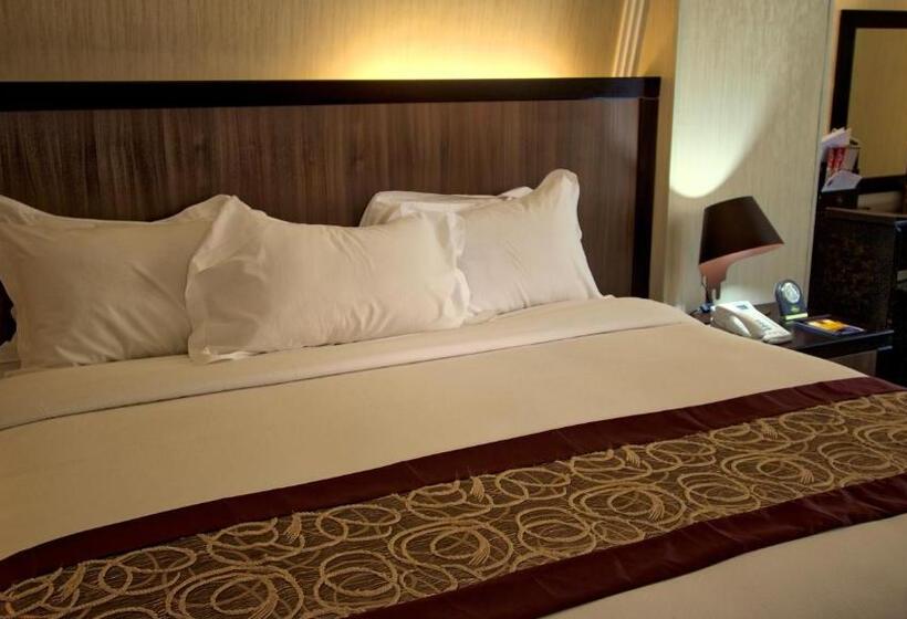 سوییت جونیور, Elilly International