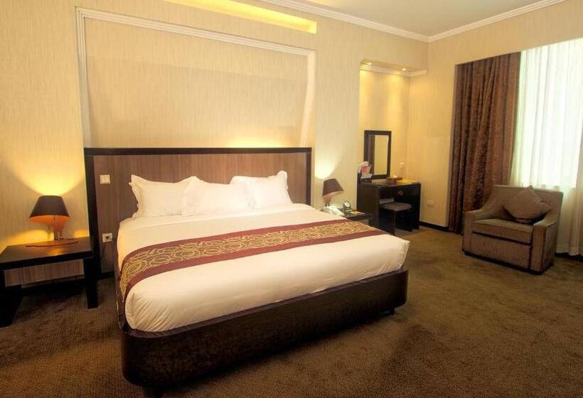 سوییت جونیور, Elilly International