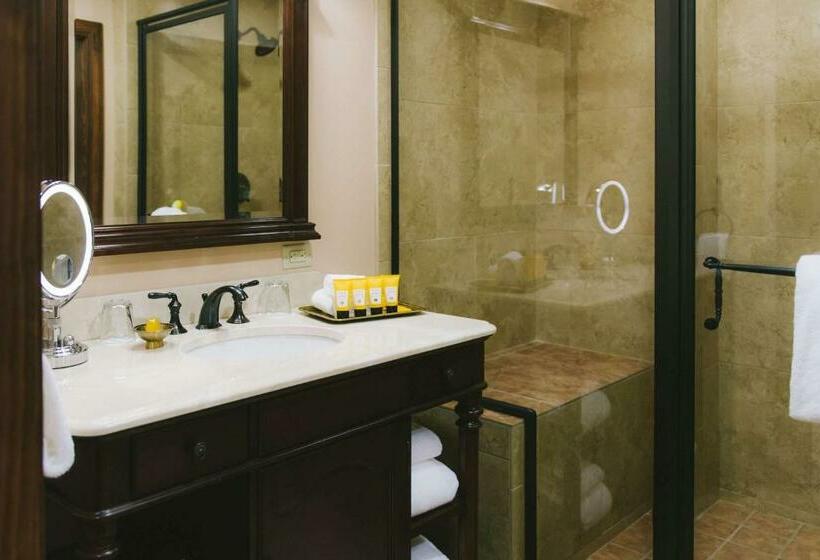 غرفة سوبيريور, Viata