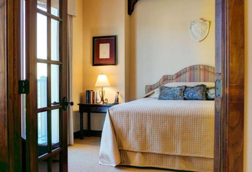 جناح جونيور, Viata