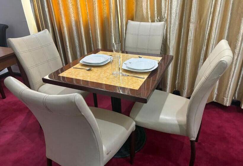 سوئیت 2 خوابه, Lido De Paris