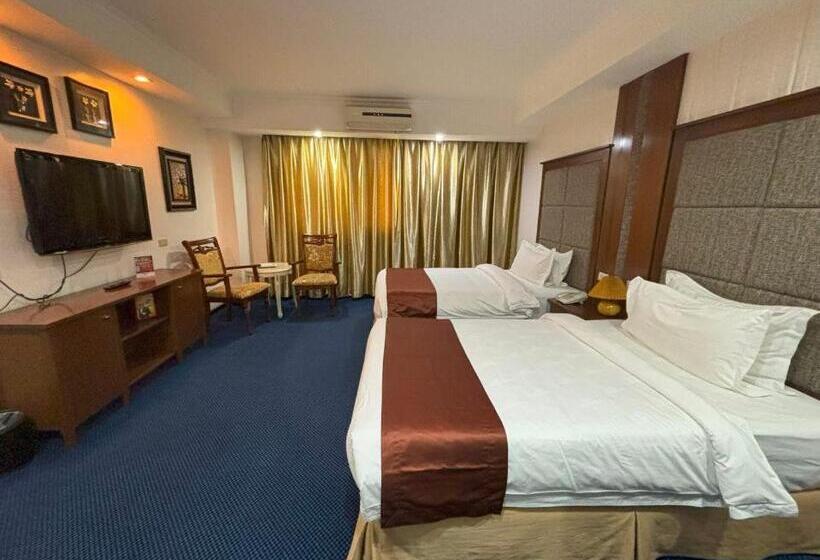 سوئیت 2 خوابه, Lido De Paris