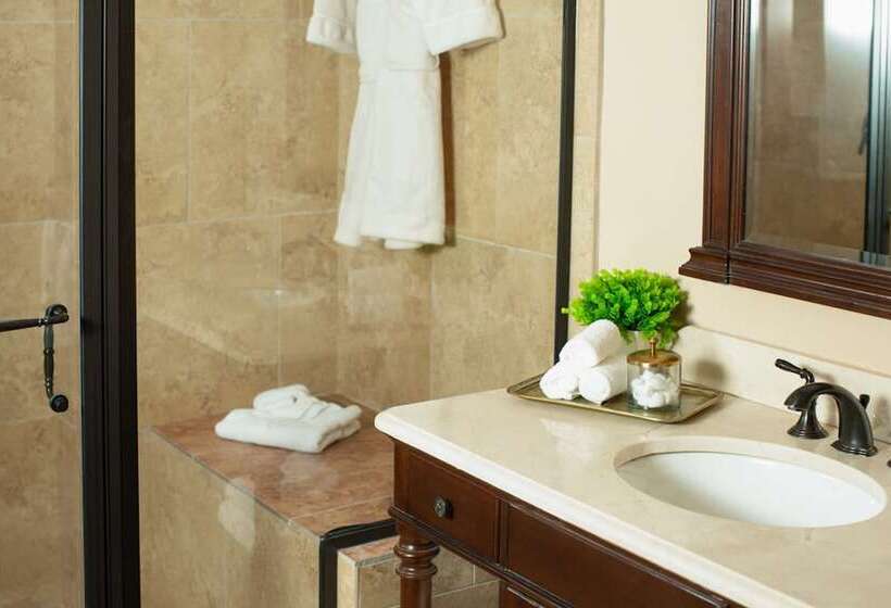 جناح جونيور, Viata