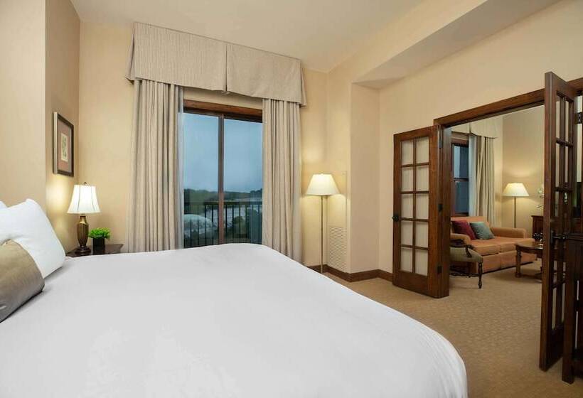 جناح جونيور, Viata