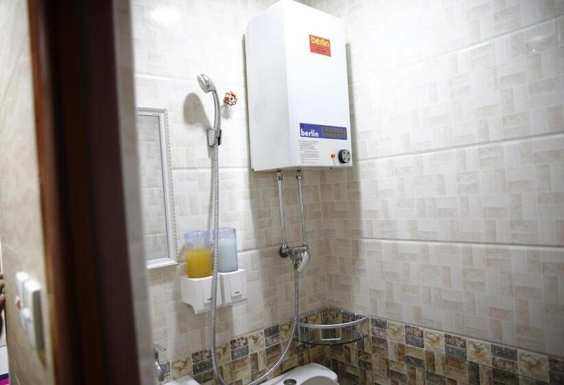 اتاق خانوادگی, Legend Guest House