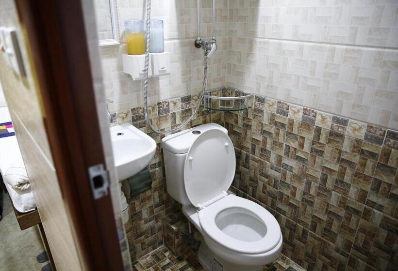 اتاق خانوادگی, Legend Guest House