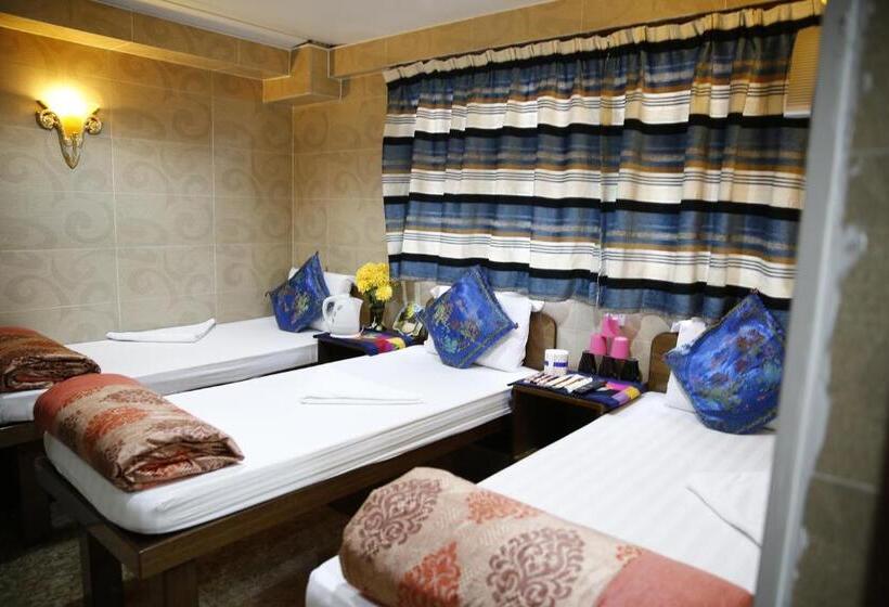 اتاق استاندارد سه نفره, Legend Guest House