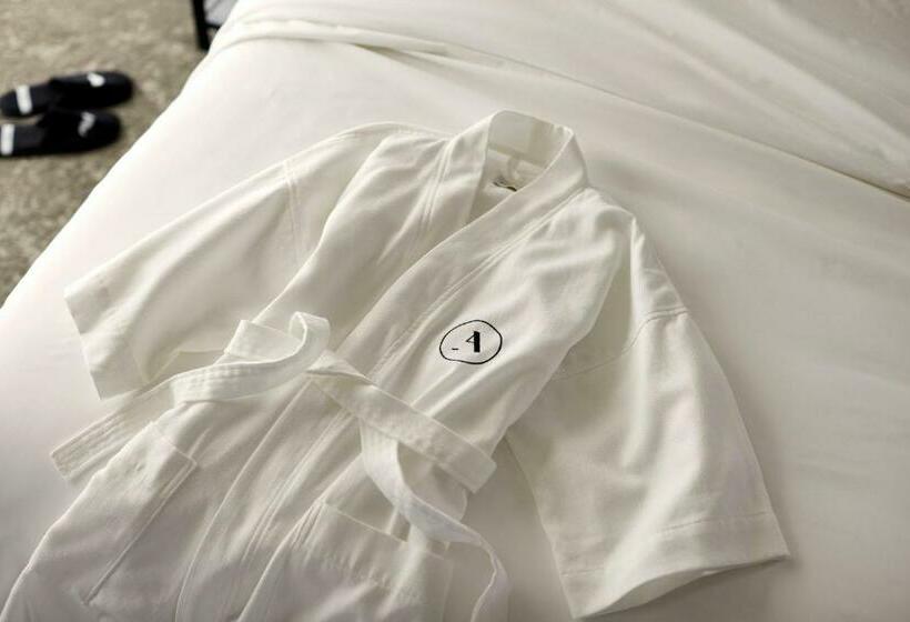 جناح سرير كينج, Archer Hotel Austin