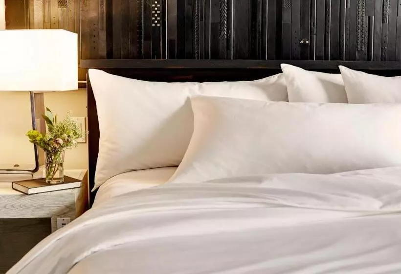 Suite King Bed