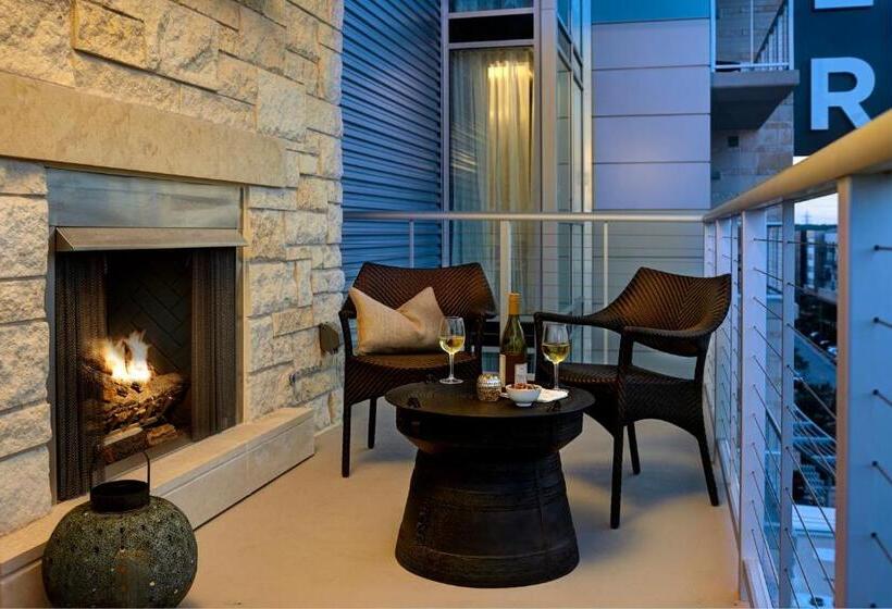 جناح مزوَّد بشرفة, Archer Hotel Austin