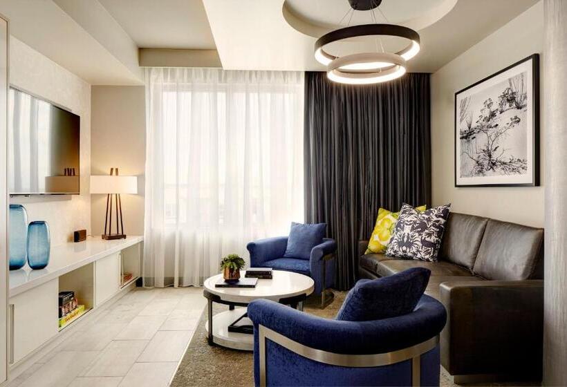جناح مزوَّد بشرفة, Archer Hotel Austin