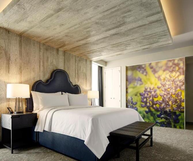 جناح مزوَّد بشرفة, Archer Hotel Austin