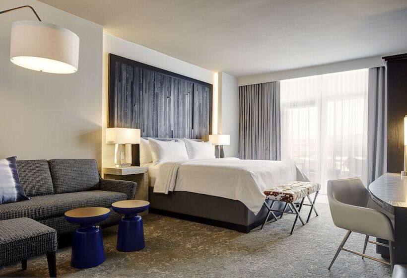 جناح مزوَّد بشرفة, Archer Hotel Austin