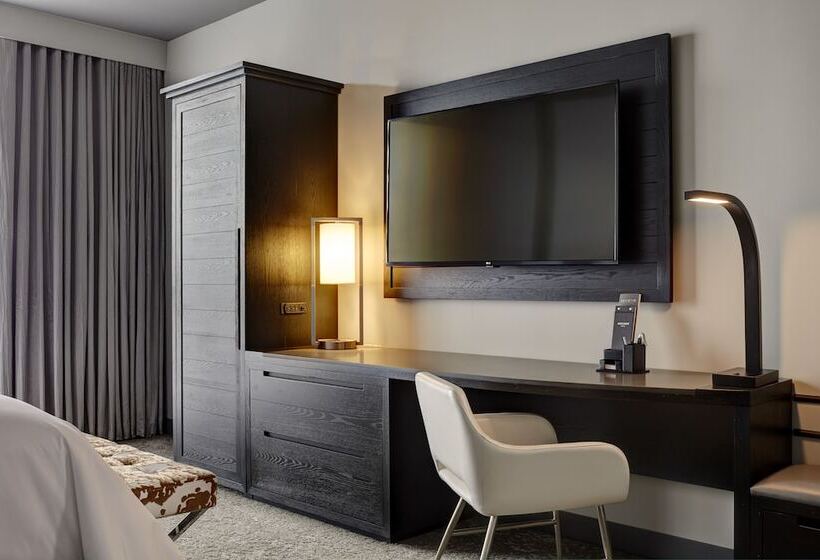 جناح مزوَّد بشرفة, Archer Hotel Austin