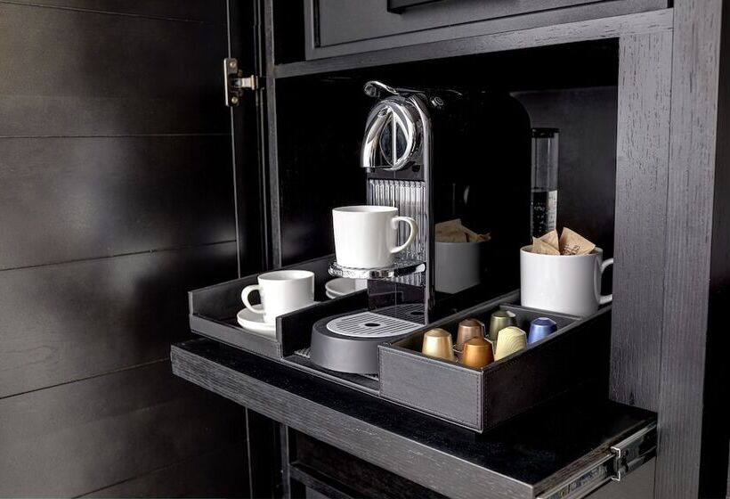 جناح مزوَّد بشرفة, Archer Hotel Austin