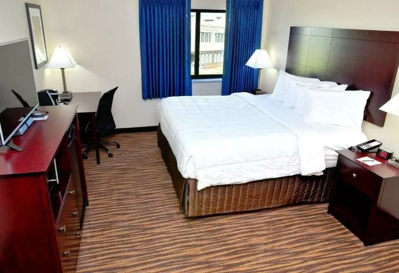 キングサイズベッドのスタンダードルーム, Cobblestone Inn & Suites  Monticello