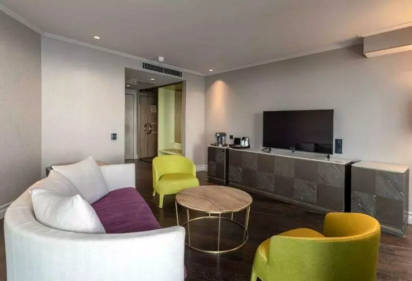 Suite Sea View, Radisson Blu Hotel Istanbul Ottomare