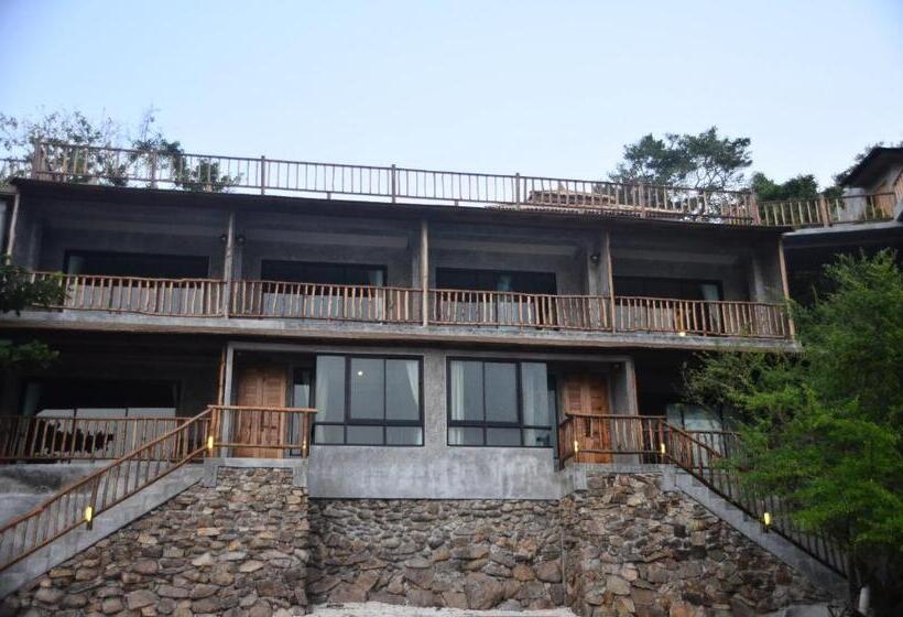 Полулюкс, Sai Daeng Resort