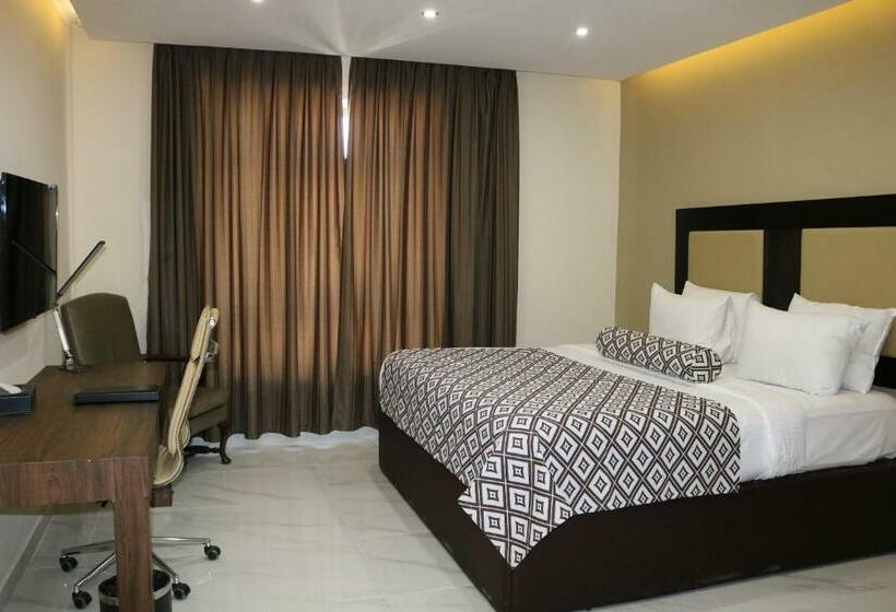 اتاق سوپریور با تخت بزرگ, Olive Tree Amman