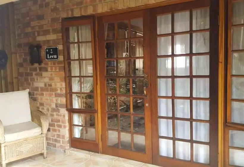 デラックスルーム, Aark Guest Lodge