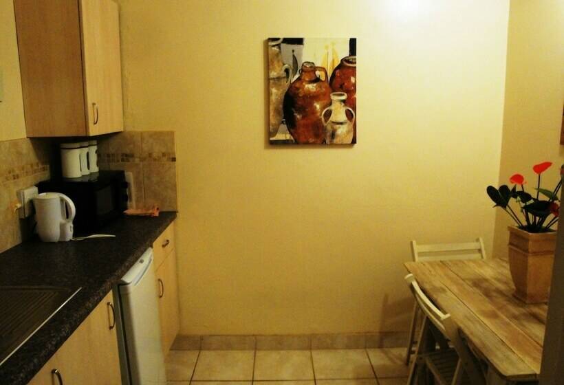 １ベッドルームハウス, Pine Tree Lodge