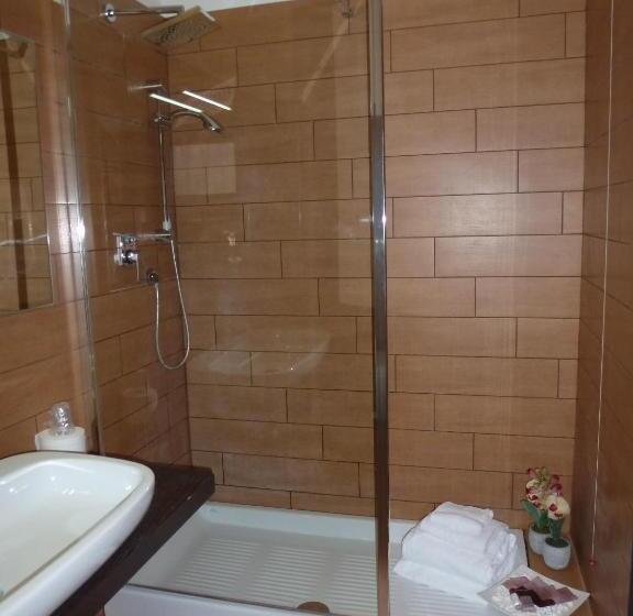 スタンダード4人部屋, Eh Suites Rome Airport Euro House Hotels