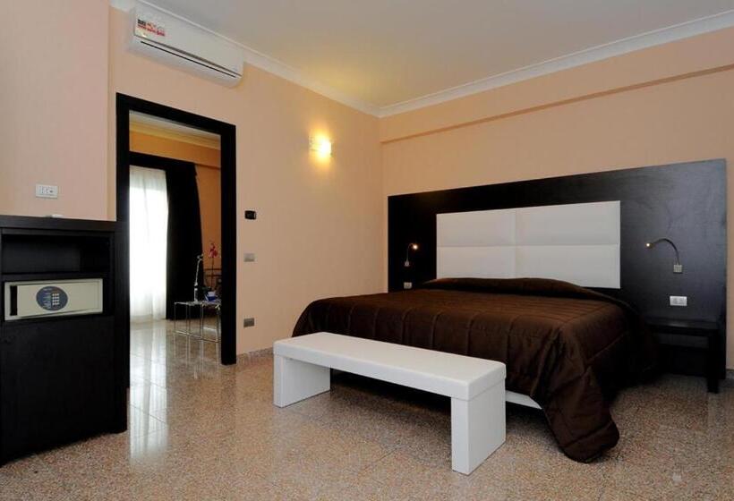 Номер Стандарт Трехместный, Eh Suites Rome Airport Euro House Hotels