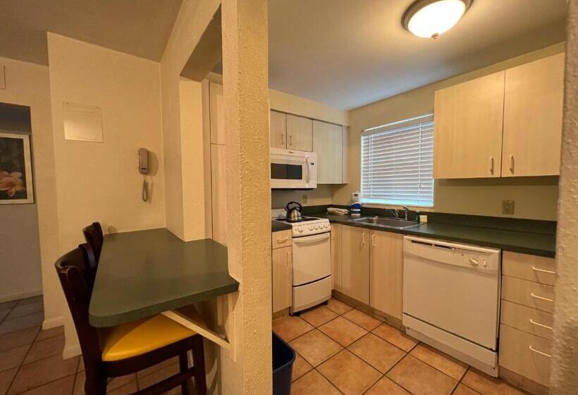 Апартаменты 2 Спальни, Enchanted Isle Hollywood Beach Resort