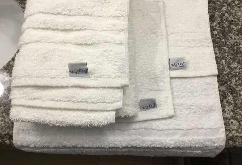 Номер Deluxe, Days Inn & Suites By Wyndham Katy